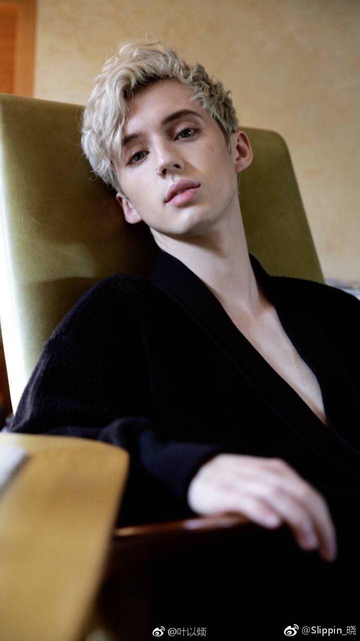 HAPPY BIRTHDAY TO TROYE SIVAN!!!!!!!!!!!!      