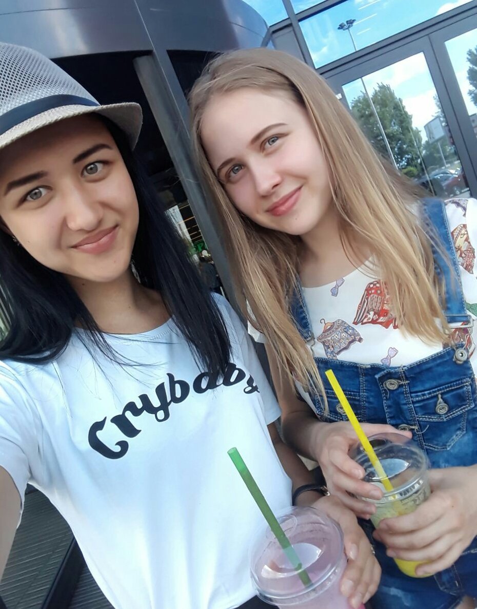 Ianatomlinson's tweet photo. Yesterday with my favorite sister, who is an aspiring musician 😻 love you a lot 💜 https://t.co/IMyx9FoU0g