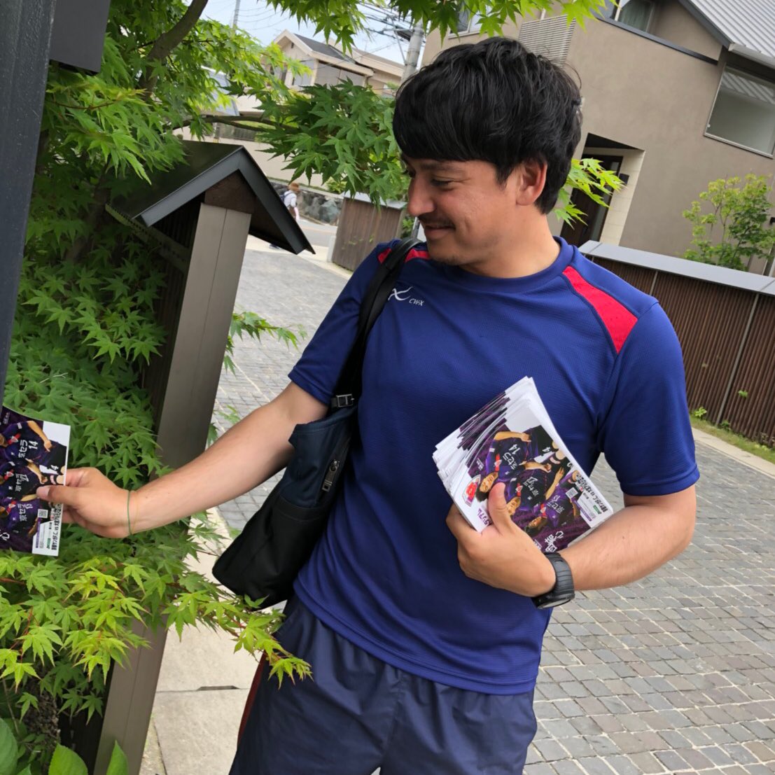 京都サンガf C 今日もスタッフで試合告知チラシをポスティング 普及部のコーチも一緒に協力してくれています 正岡望世コーチもたくさん配っていますよ 皆さん ぜひ西京極スタジアムへお越しください 試合日程 T Co Iry0htpgcp Sanga 京都サンガf C 今日もスタッフで試合告知チラシをポスティング 普及部のコーチも一緒に協力してくれています 正岡望世コーチもたくさん配っていますよ 皆さん ぜひ西京極スタジアムへお越しください 試合日程 T Co Iry0htpgcp Sanga