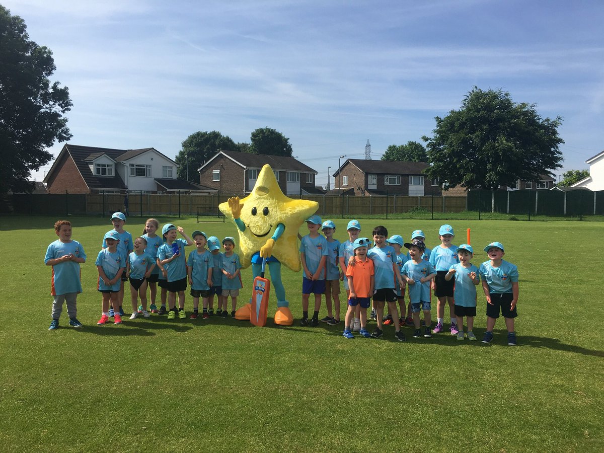 Great morning of Cricket <a href="/sudbrookcc/">Sudbrook CC</a> on Sunday. Big thank to @CWSEadmin for popping along. The children loved meeting Starry ⭐️ <a href="/allstarscricket/">All Stars Cricket</a>