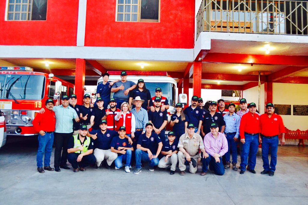 karinagarciaQB's tweet photo. Siempre reconoceré el valor y el gran servicio humanitario que presta nuestro Heroico cuerpo de bomberos. Hoy les he reafirmado mi compromiso de ser su voz y gran aliada a través del congreso del Estado. Para seguir avanzando. Gracias x todo su apoyo y confianza. Unidos !Se hace! https://t.co/OpB5HHO0vE