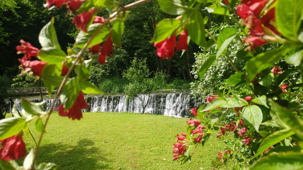 Let #nature continue to inspire and rejuvenates us. Let's be #responsible travelers. #WorldEnvironmentDay #BeatPlasticPollution #ifeelsLOVEnia 💚 #Slovenia