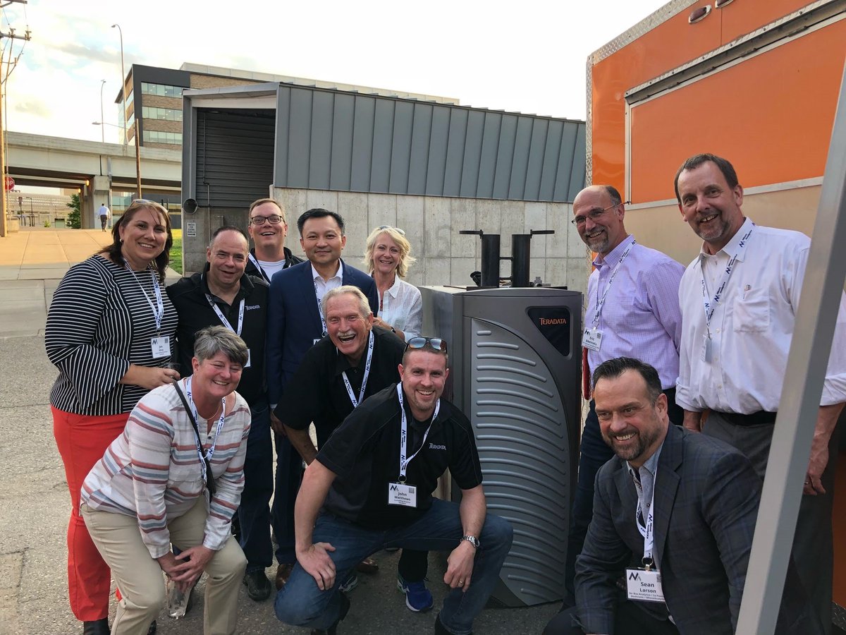 VicLLund's tweet image. It is great to see a group like @MinneAnalytics with representatives from across many organizations come together to help advance analytics. Looking forward to speaking tomorrow! #BigDataTech