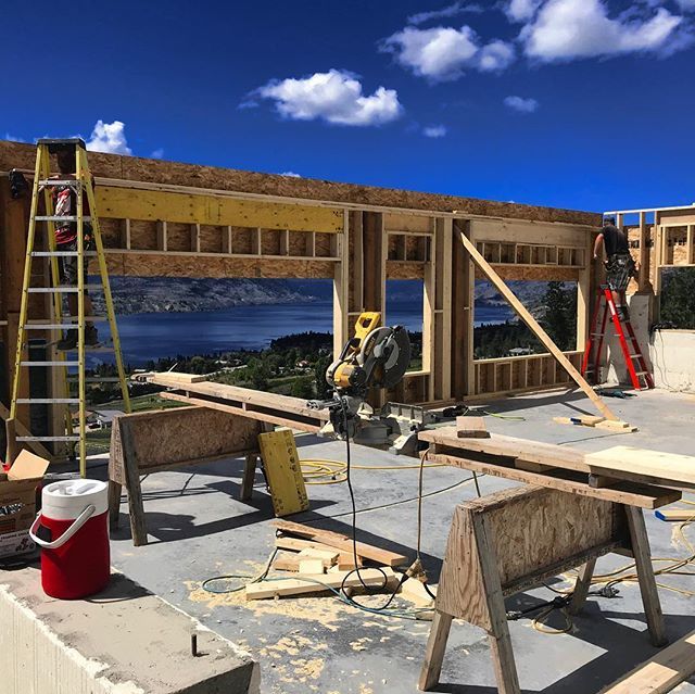 BarnettHomes's tweet image. It’s the view. #qualitybuilt #qualityhomes #okanaganlifestyle #vancouver #calgary #awardwinner #custombuild ift.tt/2JhZMje