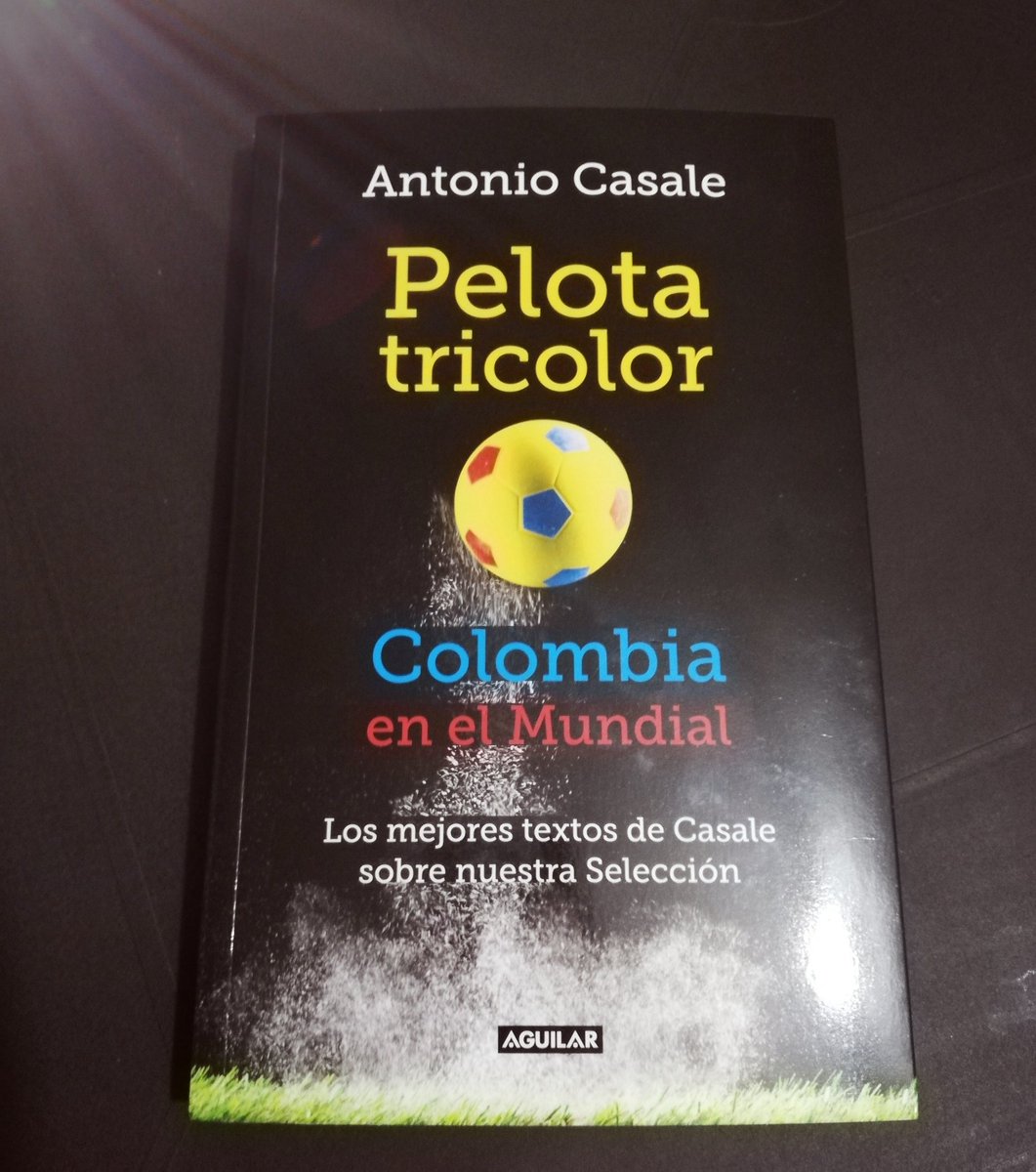DiegoRooster7's tweet photo. Que tal el REGALAZO!! 🇨🇴⚽ Solo le falta la firma del grande @casaleantonio!! Labor premundialista obligada!! #PelotaTricolor https://t.co/NdUUUEWWH4