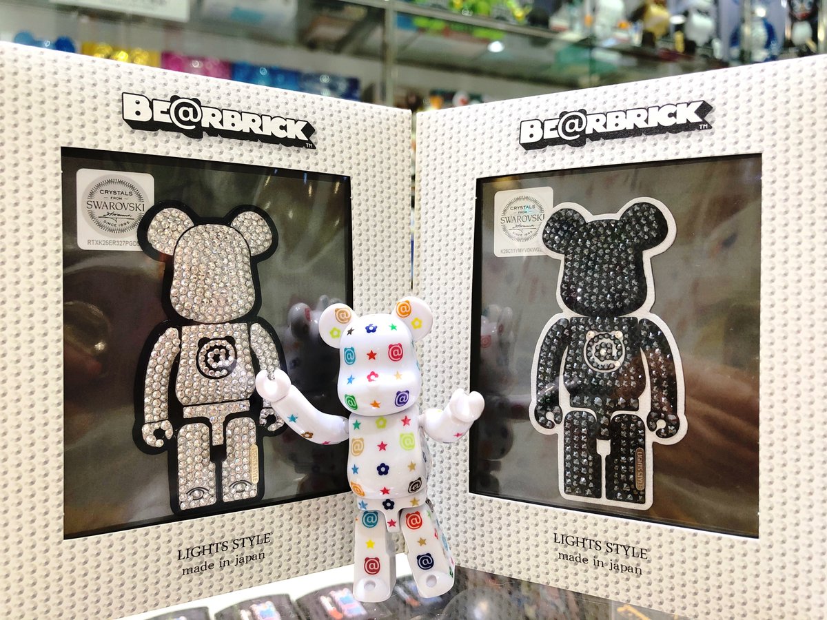 株式会社メディコム トイ Today S Solamachi Be Rbrickのデコレーションステッカーが登場しました 白と黒の2色発売で どっちにしようか迷っちゃいますね クリアなケースに貼って自分だけのオリジナルアイテムにピッタリですよ Bearbrick ベア