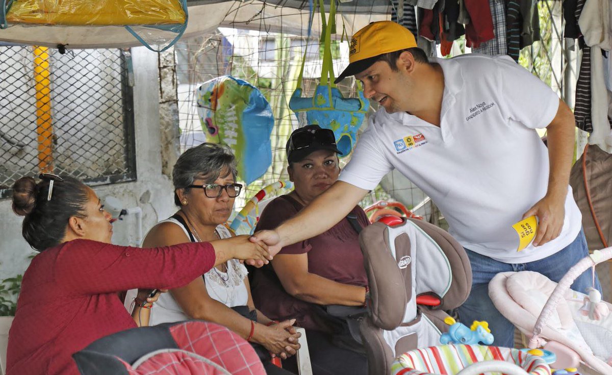 La coalición ¨Por Quintana Roo al Frente¨ y nuestros ciudadanos sellando cada día la confianza por recuperar la paz en nuestro Cancún. prdcancun.blogspot.com/p/la-paz-comie… #CancúnVolveráASonreír. <a href="/JLToledoM/">Chanito Toledo</a> <a href="/JulianRicalde/">Julián Ricalde</a> <a href="/aguilarosorio/">Jorge Aguilar Osorio</a> <a href="/DanielaVara1/">Daniela Vara</a>