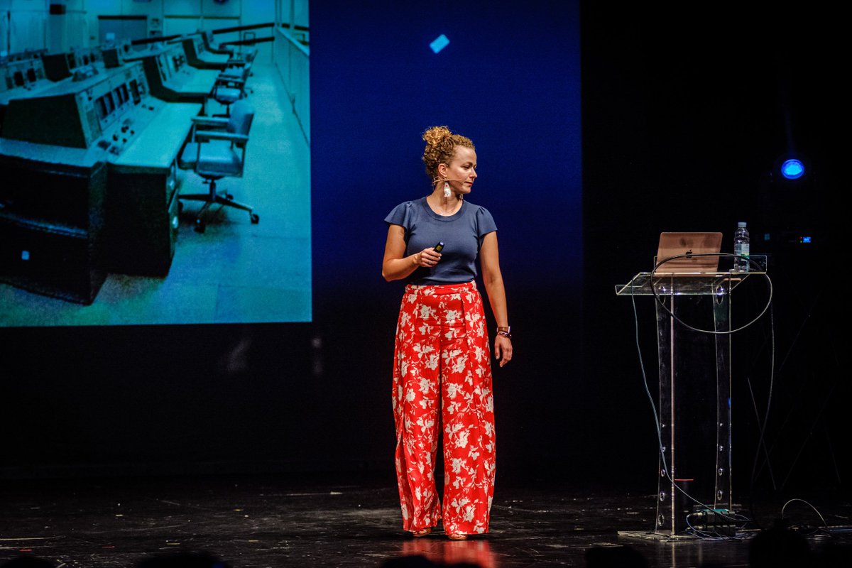 simpsoka's tweet photo. Was a dream to be able to present what I've learned from Nasa about collaboration and teamwork. The communication protocol that happened in the MOCR (Mission Operations Control Room) can teach us so much about how to ship world class software as a team. #shiftsplit #shiftdev2018 https://t.co/iGN7mgaUp6