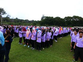 Shaharudinali's tweet image. @maszlee @KemPelajaran Saya percaya pelajar2 universiti tidak patut dilayan dan di drill seperti anak2 sekolah menengah. Respect them as equals kerana datang lectures dan seminars untuk dpt guidance sahaja. Jadikan mereka SEPERTI ADULTS, NOT KIDS. #WrongPath #GambarHiasan