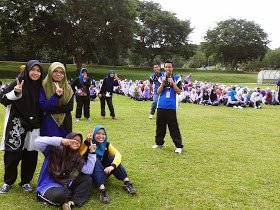 Shaharudinali's tweet image. @maszlee @KemPelajaran Saya percaya pelajar2 universiti tidak patut dilayan dan di drill seperti anak2 sekolah menengah. Respect them as equals kerana datang lectures dan seminars untuk dpt guidance sahaja. Jadikan mereka SEPERTI ADULTS, NOT KIDS. #WrongPath #GambarHiasan