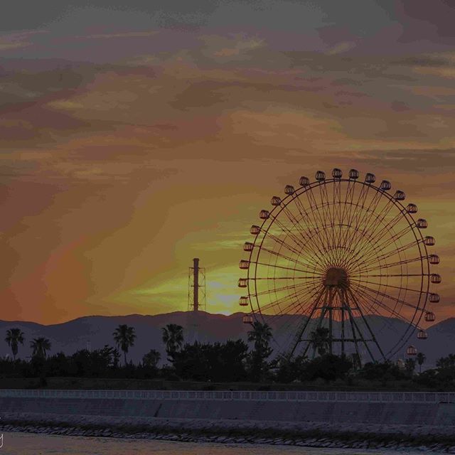 ひょうごの景観ビューポイント１５０選 赤穂市の御崎のヨットハーバー沿いから見る観覧車と夕日 自然と人工物との調和を味わうことができると考えたからです 播州の豊かな自然を活かせると思いました 西播磨 ひょうごの景観 観覧車 赤穂市