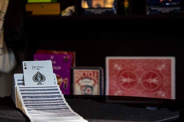 rintek's tweet photo. ¿Cuántas veces se puede barajar el destino?
.
.
.
#instante #instantes #momentos #destino #baraja #cartas #foto #buenosmomentos #fotodeldía #magia #fotomágica #naipes #instapic #instaphoto #instagood #instacool #instamagic #instamoment #instatime #magicp… https://t.co/5nYf6EhhpH https://t.co/LTnkJRakqL