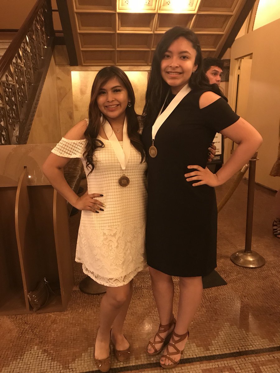 Congrats to Jocelyn and Evelyn! They both earned their CPS Seal of Biliteracy!