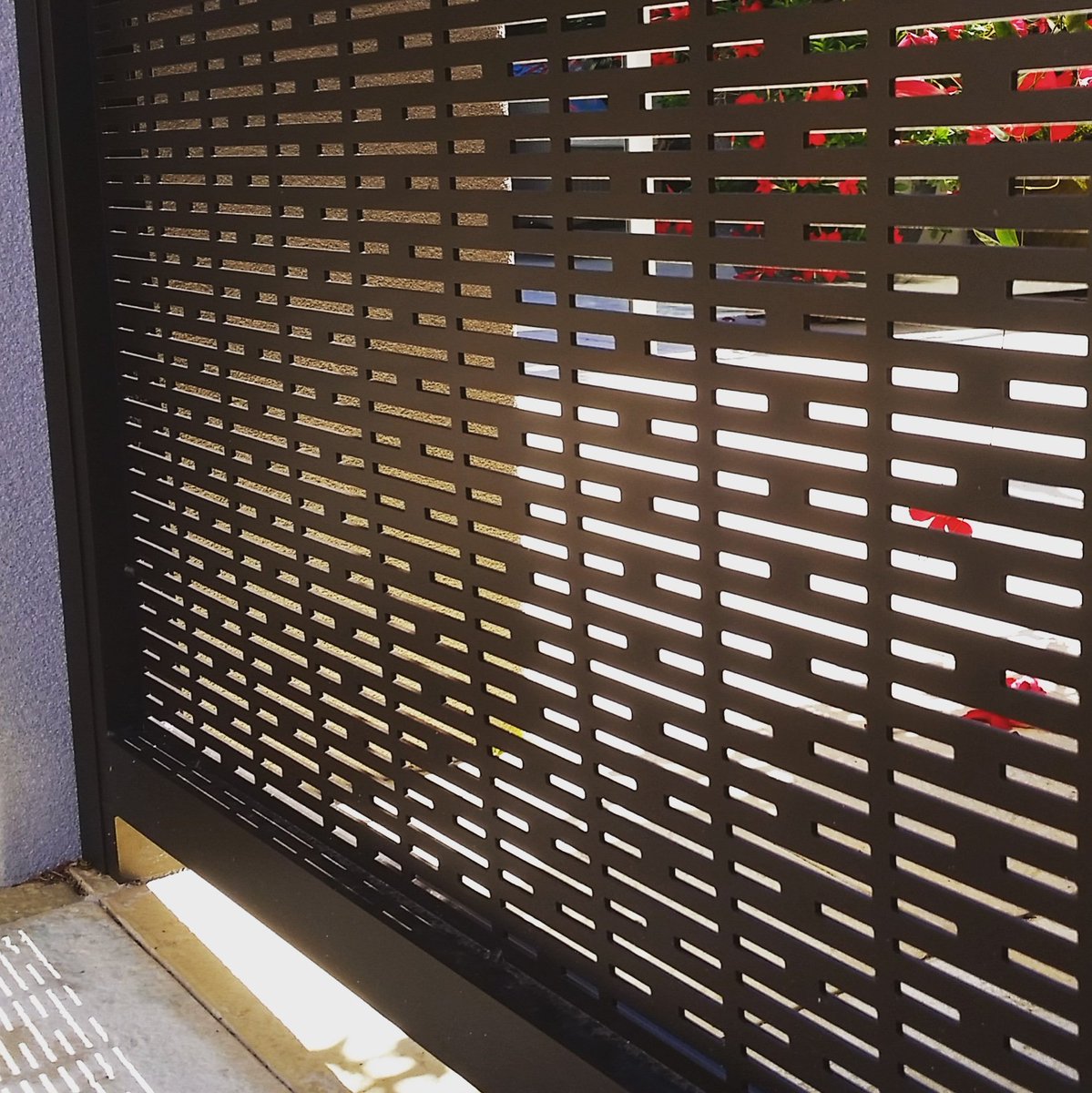 BalustradingWA's tweet image. This #perforatedmetal screen looks amazing!
#perforatedmesh can be used for #gates or #screens even #balustrade designs.