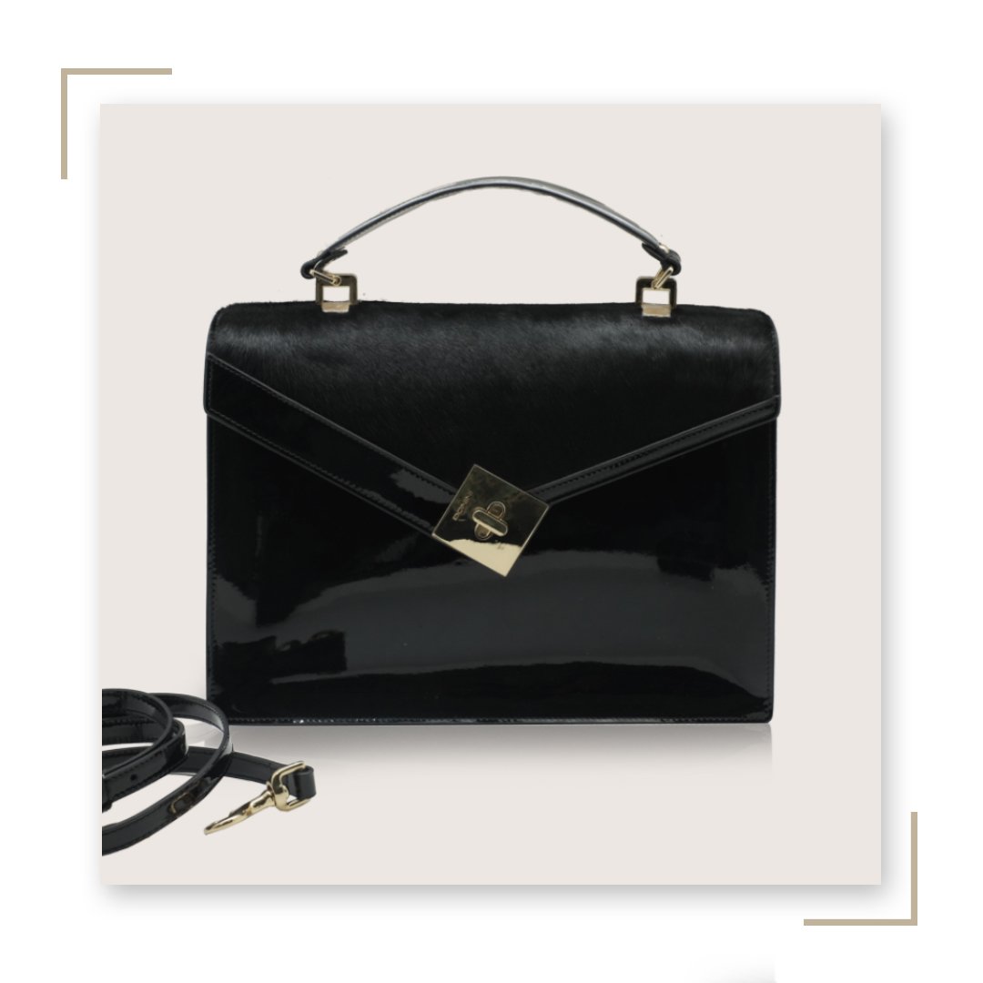doniniofficial's tweet photo. New Arrival #bydonini #doniniitaly
Grab yours!! β€οΈ .
.
Amaro - 072
Dimension : 34x14x32 cm
Material : Cow Nappa Leather Comb Pony Hair
IDR : 3.799.000
Colour : Black
.
.
#leatherbag #donini #bydonini #doniniitaly #womanpartner #doniniblue #doninibag #casualbag #Doninibags https://t.co/8I1dK8ltSM