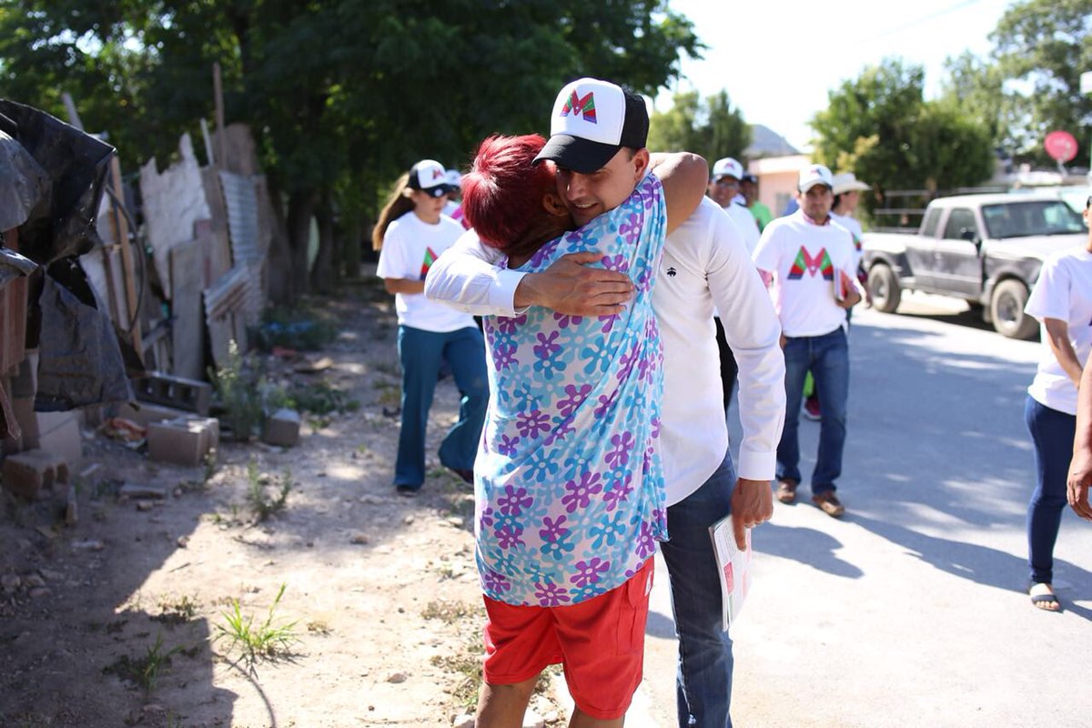 manolojim's tweet photo. Día 37. ¡Arrancamos la semana con todo! Agradezco a nuestra gente el entusiasmo y el apoyo que nos han dado todos los días. Así como a mi amigo @PabloAnguloB líder de la Red Jóvenes X Mexico que nos acompañó el día de hoy en la campaña. #SigamosJuntos #Saltillo https://t.co/EnlqzP1Xtp