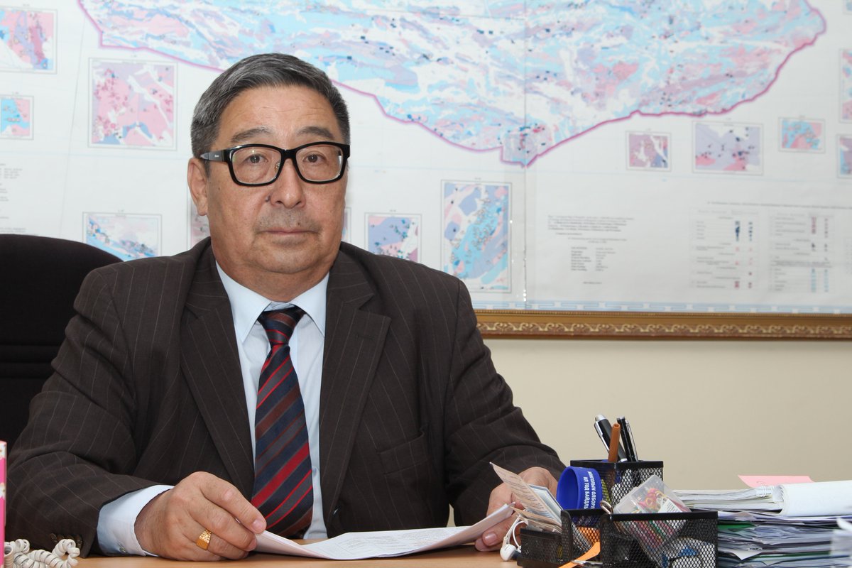 Монголын ОҮИТБ-ын Ажлын албаны зохицуулагч Ш.Цолмон: 2020 он гэхэд олборлох салбарт хөрөнгө оруулагч, тендер оролцогч, ҮА эрхлэгч компаниудын Ашиг хүртэгч жинхэнэ эзнийг ил тод болгох зорилтыг чиглэл болгоод байна.
ikon.mn/n/1b25