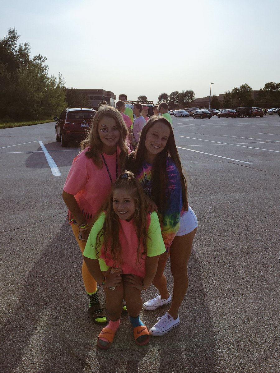 Sarah_Cavil's tweet photo. Happy birthday Allie🎉hope you had a great day miss you so much and those good old days!!! Love ya girl❣️@alliehuhtala https://t.co/ZKUPBGIBGP