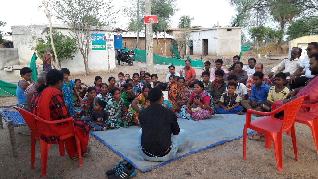 SwachhBalangir's tweet photo. DPC.,DLC(IEC) and ZSBP interacting with beneficiaries from Budelguma village, Deoagaon GP regarding usage of toilet #zsbp #SwachhBharat @swachhbharat @sbmodisha @odisha_zsbp @paramiyer @DivyangWaghela @roopamishra77 @PRDeptOdisha @sethi_sudan https://t.co/9GU1o5LQ0X
