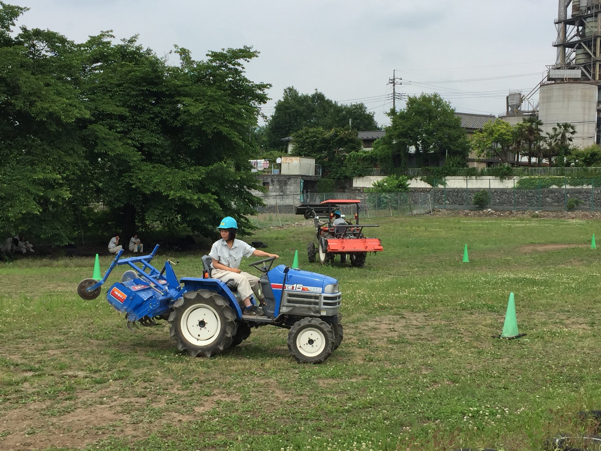 秩父農工 農業科の日々 Twitterren 農業機械の実習風景です ３年生では 大型特殊運転免許 農耕車限定 を取得することができます 秩父農工農業科 秩父農工 農業科 農業機械 大型特殊運転免許 資格取得 T Co Xiurvzficd Twitter