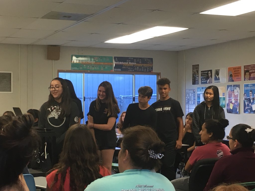 realKainoa_News's tweet photo. @summitpsnews @liz_deornellas #CelebrationOfLearning #COL18   Went to the Celebration Of Learning event. Fun and interesting projects everywhere to be seen such as drawing or acting. https://t.co/SJKVgPFLgU