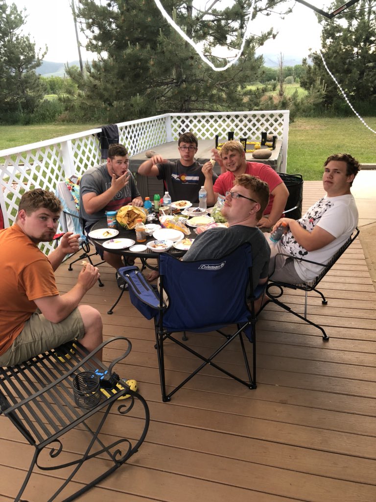 dust_chasing's tweet photo. A #chasingdust family dinner https://t.co/AeQqIDgOZR