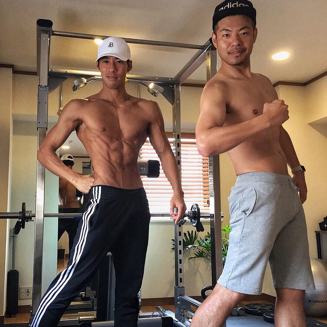 yorotakenta's tweet photo. 2ヶ月間のトレーニング終了！
今回2ヶ月の成果です。
トレーニング前
体重 94.2kg
体脂肪率 28.2%
内蔵脂肪 12.5
筋肉量 31.6%
トレーニング後
体重 84.9kg
体脂肪率 21.1%
内蔵脂肪 8.0
筋肉量 34.5%
体重 ー9.3kg
ウエスト ー12cm
 ＃無加工  ＃bconcept  ＃顔変わる ＃ダイエット仲間募集 https://t.co/LzgQJpLLIq