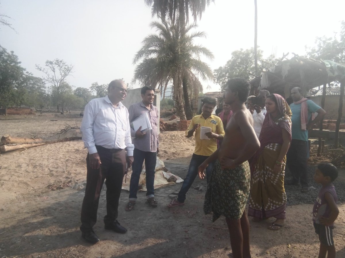 SwachhBalangir's tweet photo. Mr Sanjay Bhirud, PMC, MODWS interacting with beneficiaries from Kesaipali village, Agalpur block to understand the impact created by SBM(G) at grassroot level #ZSBP #SwachhBharat @swachhbharat @sbmodisha @odisha_zsbp @paramiyer @DivyangWaghela @roopamishra77 @PRDeptOdisha https://t.co/PIrF6YIvEq