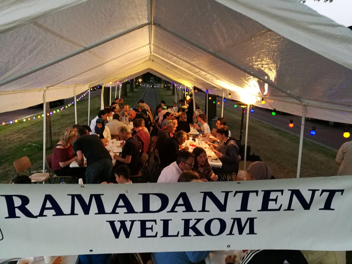 Zaterdag avond 9juni weer een #Ramadan tent op het spoor (Speelhuislaan #Breda) Kom gewoon gezellig aanschuiven en beleef het sfeer in de Ramadan tent. Je bent van harte welkom alleen of met je gezin alles is mogelijk! #kunstvanhetsamenleven #iftarverbindt #IftarInTheStreets