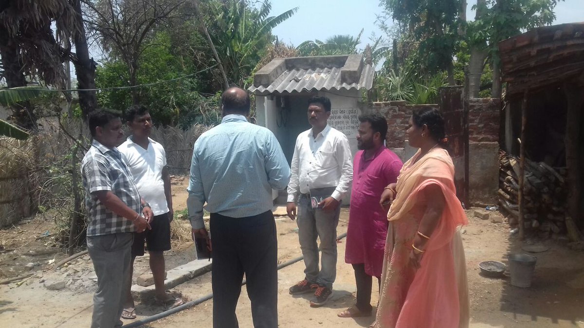 SwachhBalangir's tweet photo. Mr Sanjay Bhirud, PMC, MODWS monitoring the quality and sustainability of toilets constructed in Bhudabahal village, Saintala block. #zsbp #SwachhBharat @swachhbharat @sbmodisha @odisha_zsbp @paramiyer @DivyangWaghela @roopamishra77 @PRDeptOdisha https://t.co/LipEM3eheJ