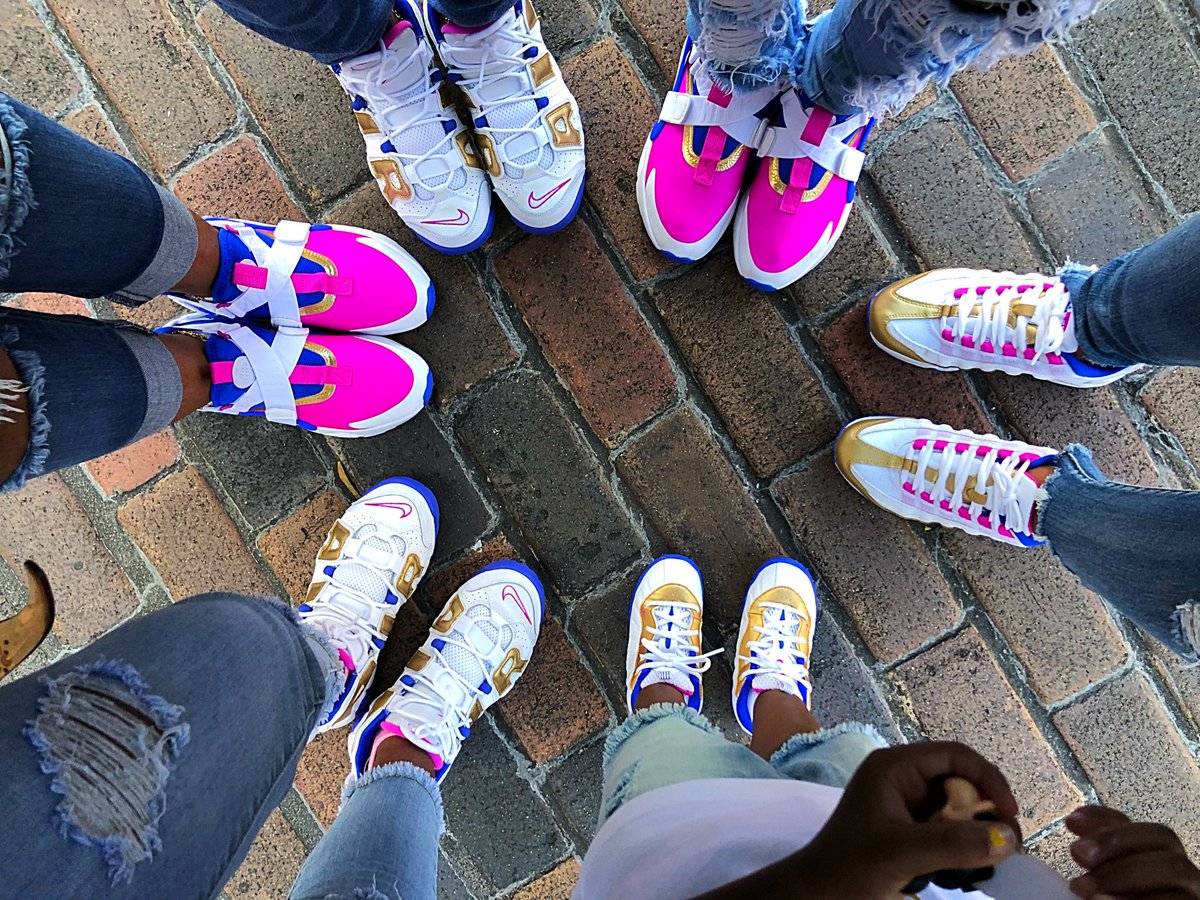 Barbie_Bates_'s tweet photo. #SQUADDDDDDD https://t.co/PNmafAFaBk