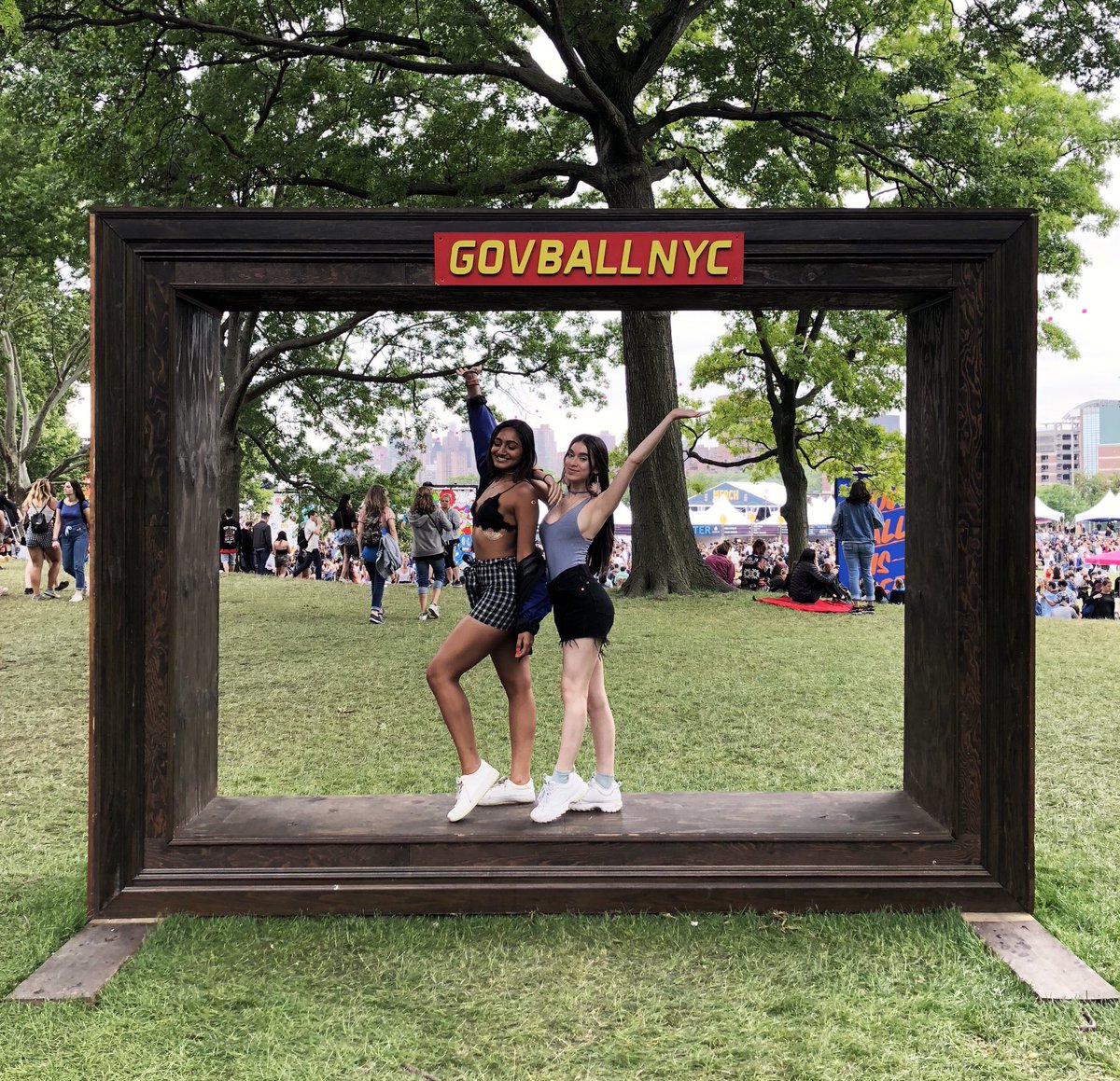 itszoeko's tweet photo. Gov Ball Almost killed us but we still alive y’all 🦋💫 #govballnyc #govball2018 #billieeilish #khalid #liluzi #eninem #kaliuchis https://t.co/yT98KXGphE