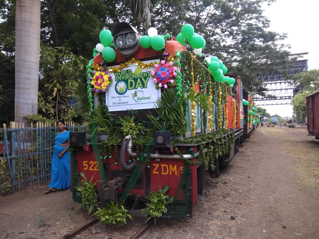 WesternRly's tweet photo. 'Billimora - Waghai Green Train' ready to run on B10 (Bio Diesel) to mark #WorldEnvironmentDay on Billimora - Waghai - Billimora Narrow Gauge Section over Western Railway https://t.co/fbb1MW7uoR