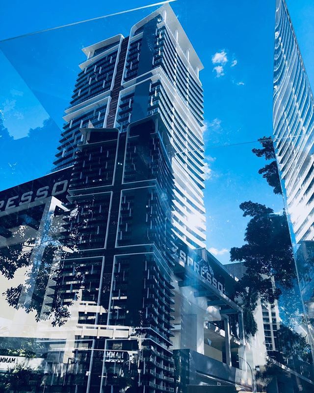 the_model_shop's tweet photo. Concerto apartments Perth - 1:100 scale model in foreground with completed full scale building in background
#perthapartments #scalemodel #finbar #sschang #modelmaker https://t.co/TYvY3qljDf