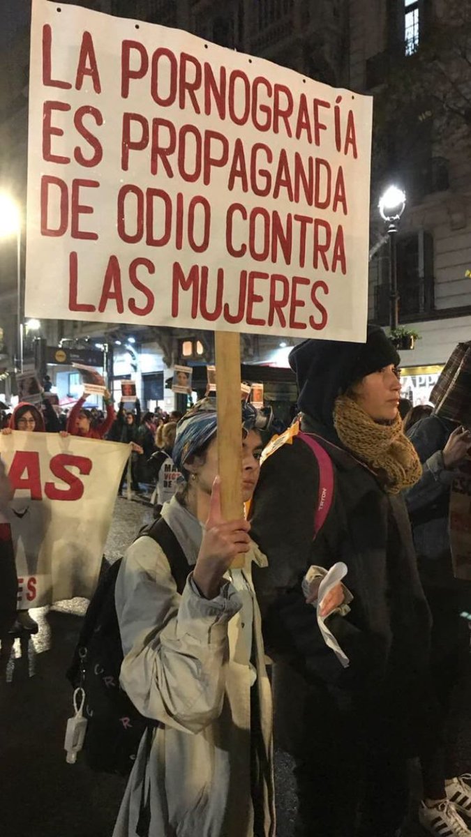 Juliandelas99's tweet photo. @OfeFernandez_ Diputades también bloqueen el porno, las calles lo piden https://t.co/lAcHRoMyhB