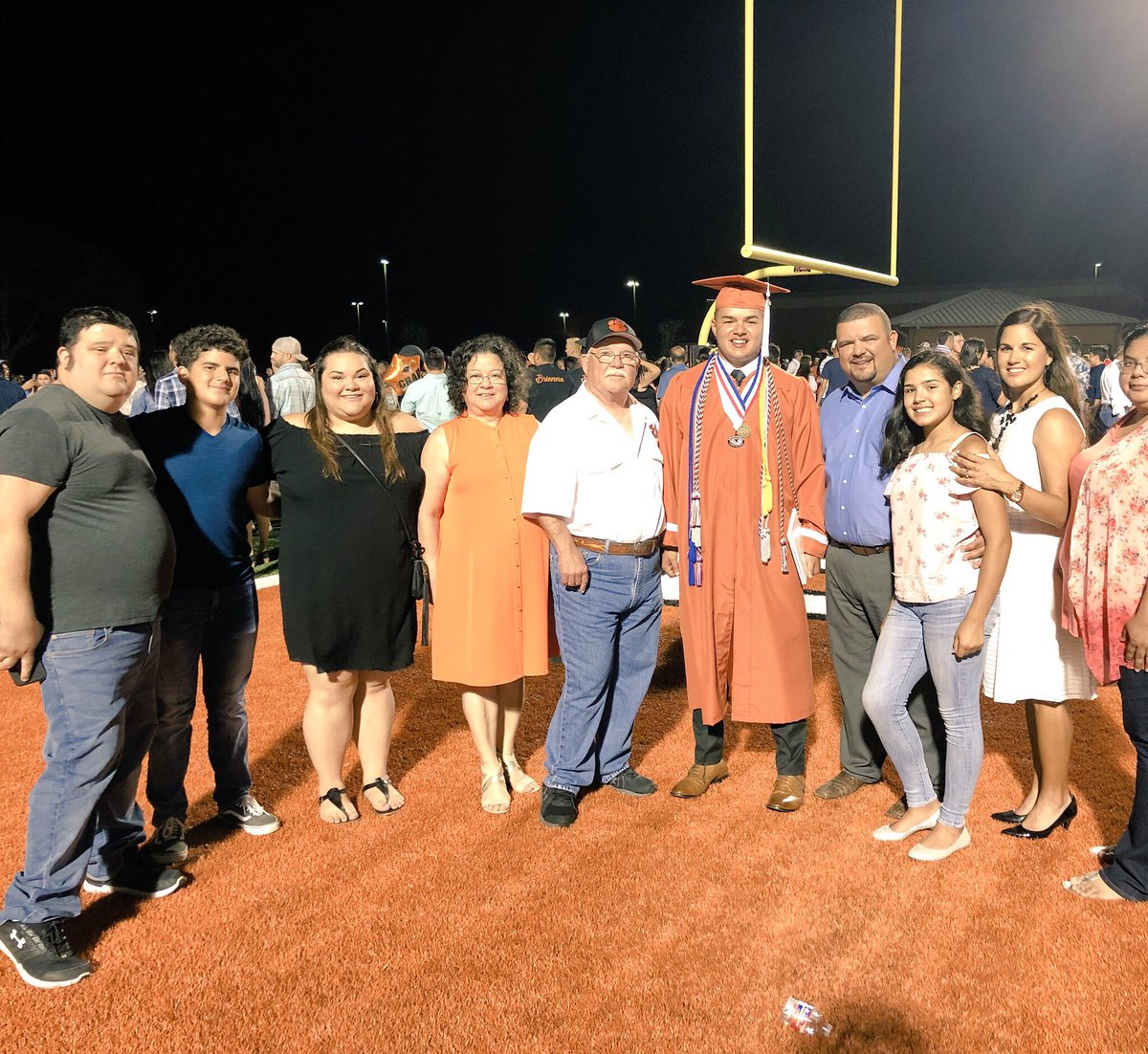Adame_Tig2014's tweet photo. Congratulations @Roger__333 🎉So happy to share in the excitement of your graduation day👨‍🎓 We are so proud of you. With ❤️ and pride today &amp; always. Now on to the next chapter in your life. UIW- Go Cardinals👌🏽🏈 #Grad2018 https://t.co/OWIHgx5yr8