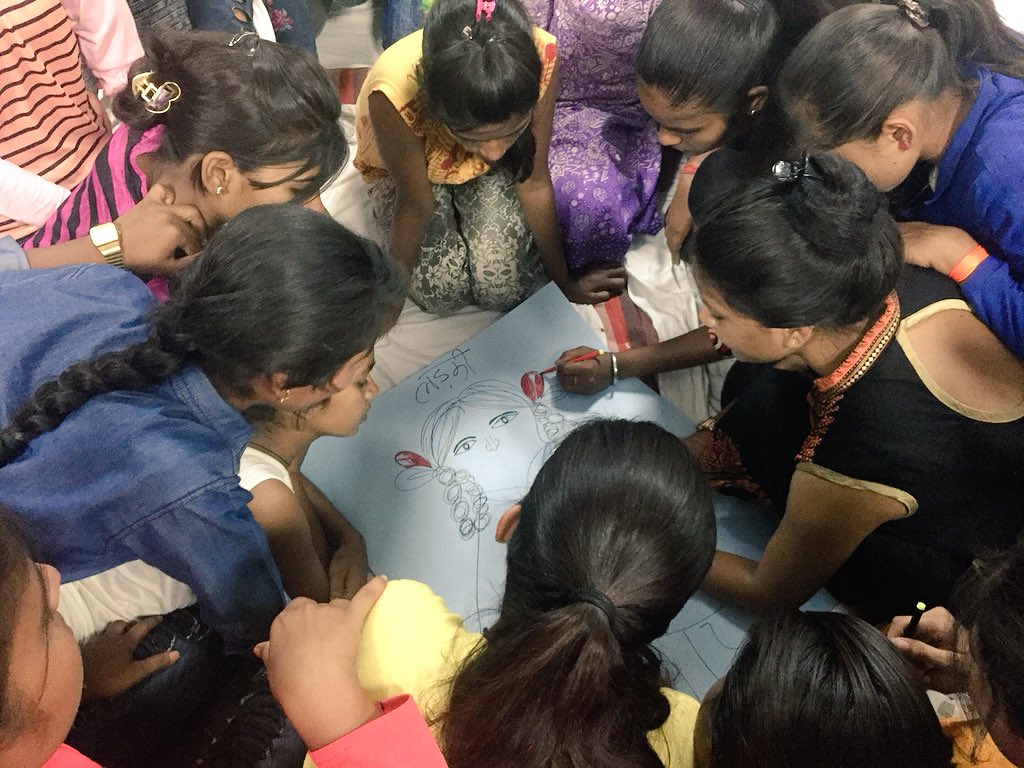 GirlIconFellows's tweet photo. The #GirlsIcons eagerly embrace Gender during their morning session. @EdelGive @PaperseedFound @ayaticharity @CAG_org @Shellan2017 @DRKFoundation @ril_foundation @UCBerkeley @SupportMilaan https://t.co/ZQfXRmAITs
