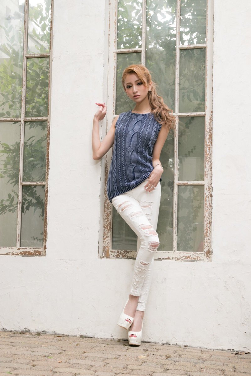 可愛いクリスマスツリーやギフトが！ ダメージデニム エミリアウィズ