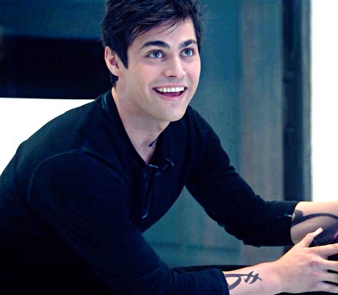 tremendousexile's tweet photo. He kept his promise. 

#saveshadowhunters https://t.co/gB7ppuqOqV
