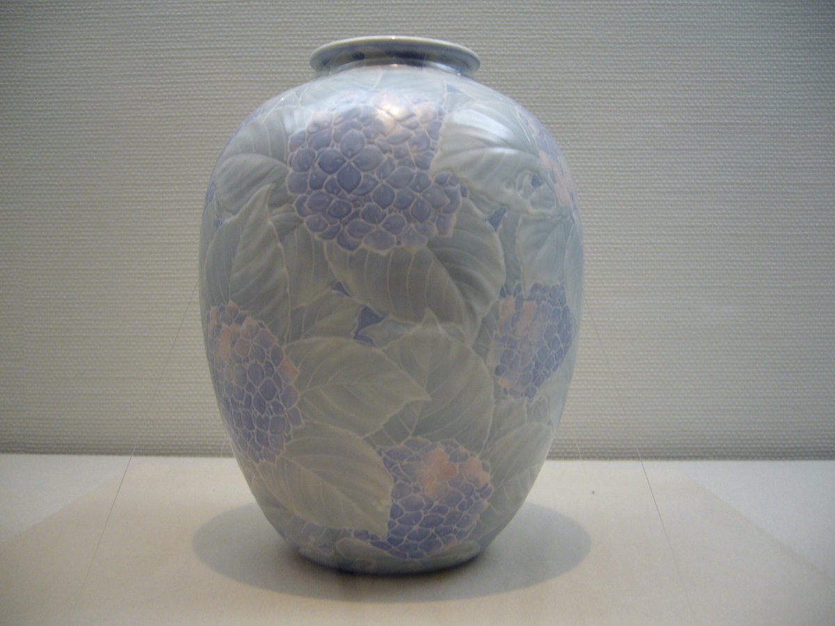 板谷波山 紫陽花文様の #葆光彩花瓶“初登場”（6/5～） 皆さん！テレビ