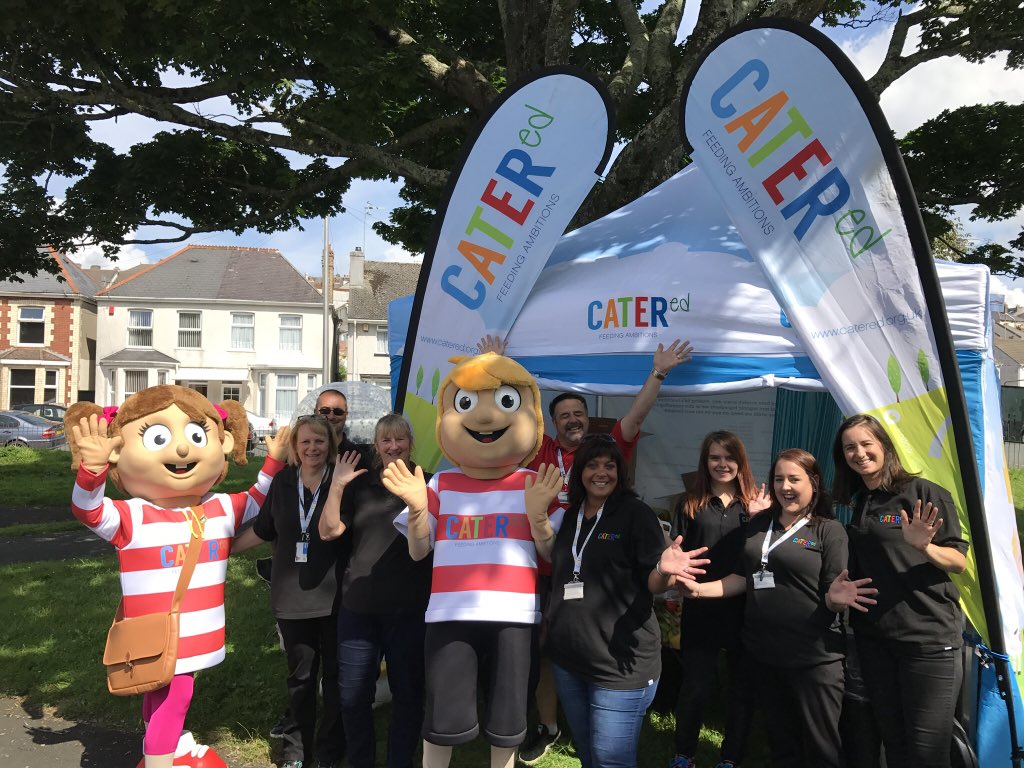 cateredplymouth's tweet photo. We salute our phenomenal staff during #VolunteerWeek 4 #GoingtheExtraMile True Inspirations to All 👏🏻👏🏻#BSFT #HolidayHunger @plymouthcc @LACA_UK @EDUcateringmag @CSCMag https://t.co/CizSlt6QOg