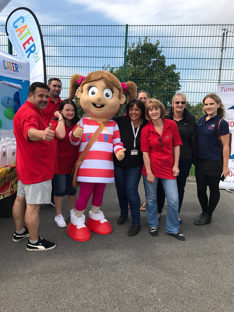 cateredplymouth's tweet photo. We salute our phenomenal staff during #VolunteerWeek 4 #GoingtheExtraMile True Inspirations to All 👏🏻👏🏻#BSFT #HolidayHunger @plymouthcc @LACA_UK @EDUcateringmag @CSCMag https://t.co/CizSlt6QOg