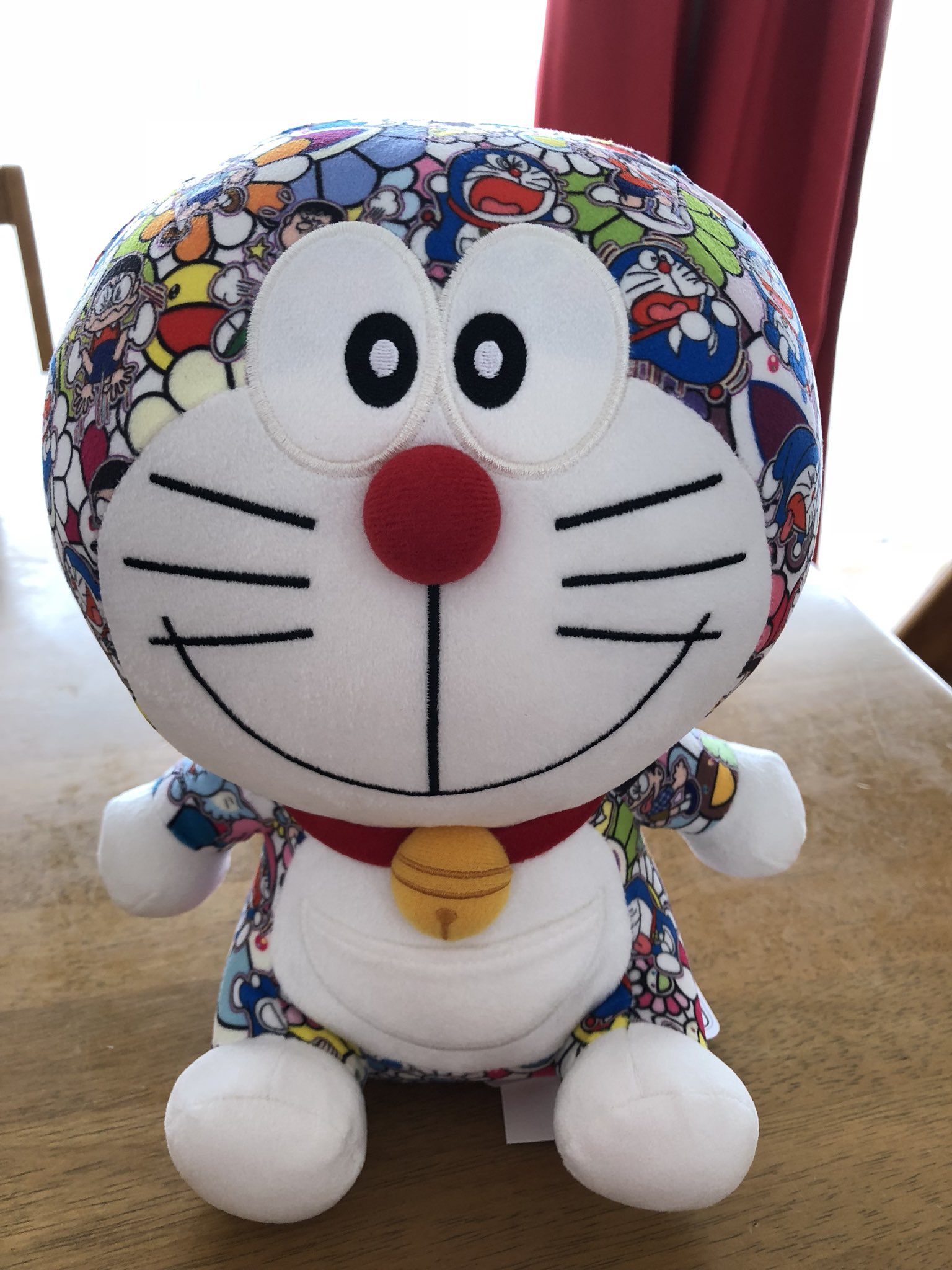 Ai Hikakinさんのyoutube動画見て知った村上隆 ドラえもん Uniqlo 動画見るまで全然知らなかったけど見て一目惚れしてtシャツ何枚か購入し このぬいぐるみも色々なとこ探してやっとget レア柄も入ってて大満足 T Co Jiyecupoyn Twitter