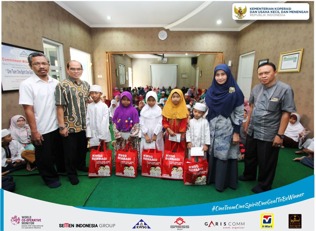 KWSGOfficial's tweet photo. Memperingati #Ramadhan 1429 H Koperasi Warga Semen Gresik (KWSG) kembali menggelar rangkaian acara sebagai bentuk kepedulian sosial yang dikemas dalam  #KWSGBerbagi (31/5/2018)

@infoGRESIK @gresikNEWS @KabGresik @KemenkopUKM https://t.co/8xCUBR1tKh