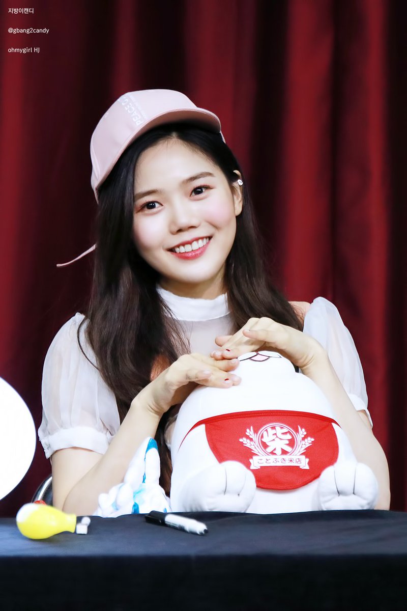 gbang2candy's tweet photo. 180513 대전 동구문화원 팬싸인회

#오마이걸 #오마이걸반하나 #효정 #HYOJUNG 
#ohmygirl #대전 #팬싸인회
@WM_OHMYGIRL 

모자도 찰떡이다👍👍 https://t.co/gbWrevG8yd