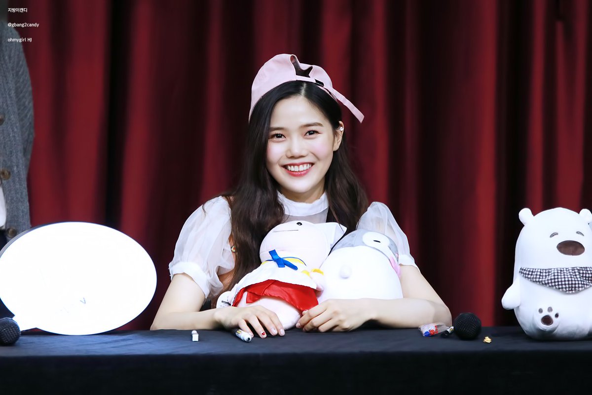 gbang2candy's tweet photo. 180513 대전 동구문화원 팬싸인회

#오마이걸 #오마이걸반하나 #효정 #HYOJUNG 
#ohmygirl #대전 #팬싸인회
@WM_OHMYGIRL 

모자도 찰떡이다👍👍 https://t.co/gbWrevG8yd