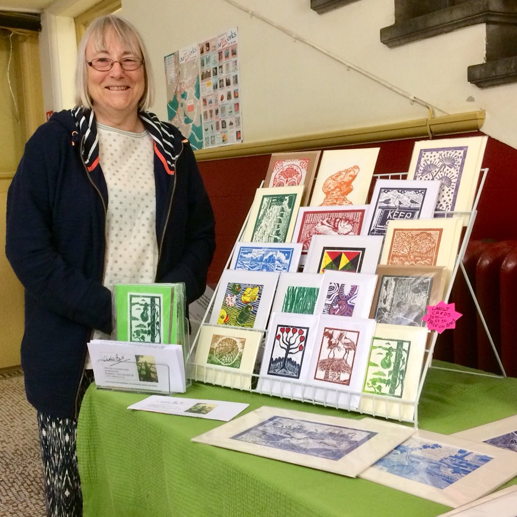 Great to chat to <a href="/painterDi/">Di Drummond</a> about the inspiration behind her new #painting. Di is exhibiting in the Adult Ed Centre with <a href="/Doron_art/">Doronart</a> as part of the #tunbridgewells <a href="/artworkstrail/">arTWorks</a> .
#lovewhereyoulive #visitKent #linoprint #abstractart