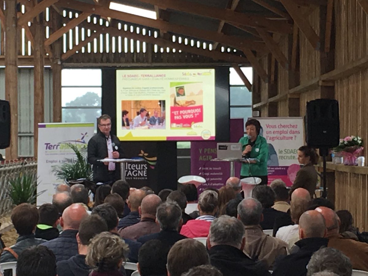 Prefet22's tweet photo. Participation de Dominique Consille sous-préfète de #dinan à l'assemblée génerale #sdaec #terraliance dans une exploitation agricole de #SaintJudoce https://t.co/cmcmLQskoO