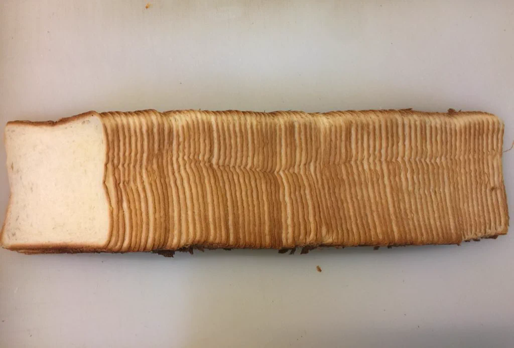 ここまで薄くできる！1人食パン薄切り選手権を開催した結果77枚に切ることができたｗｗｗ