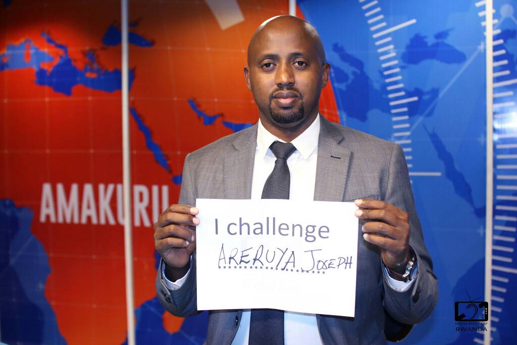 Media4deafRw's tweet photo. Asante Mr @aasiimwe DG @rbarwanda for unlimited support you provide to our cause. It is true that Deaf people have the rights to access information and you have proven it by offering Rwandan Sign Language interpretation on RTV news.

#SignYourNameChallenge
#SignLanguageAwarenes https://t.co/qSgSDA4AbU
